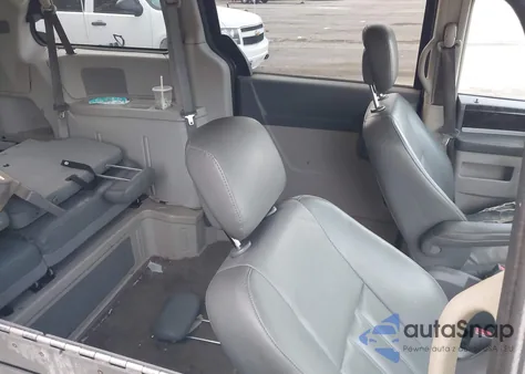 2010 Dodge Grand Caravan Sxt z USA, uszkodzony, nr VIN 2D4RN5DX4AR498274